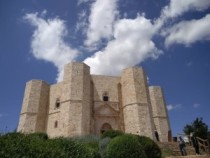 Number 8, lõpmatus ja Castel del Monte